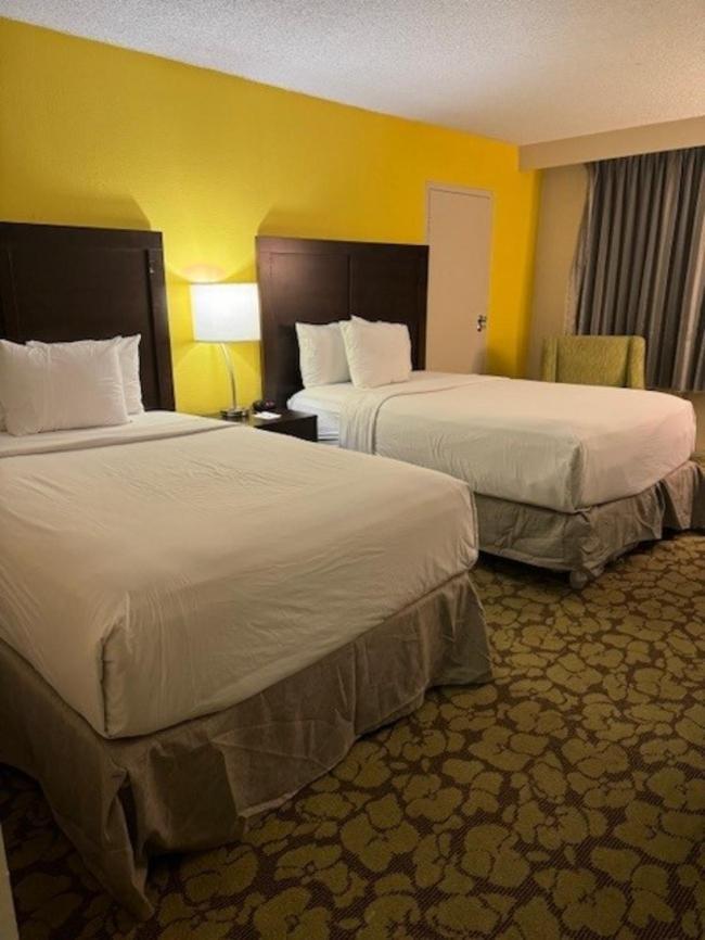 Ramada Plaza By Wyndham Charlotte South End Airport Hotel Kültér fotó