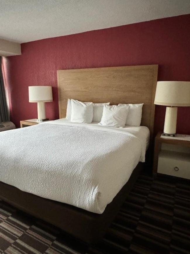 Ramada Plaza By Wyndham Charlotte South End Airport Hotel Kültér fotó