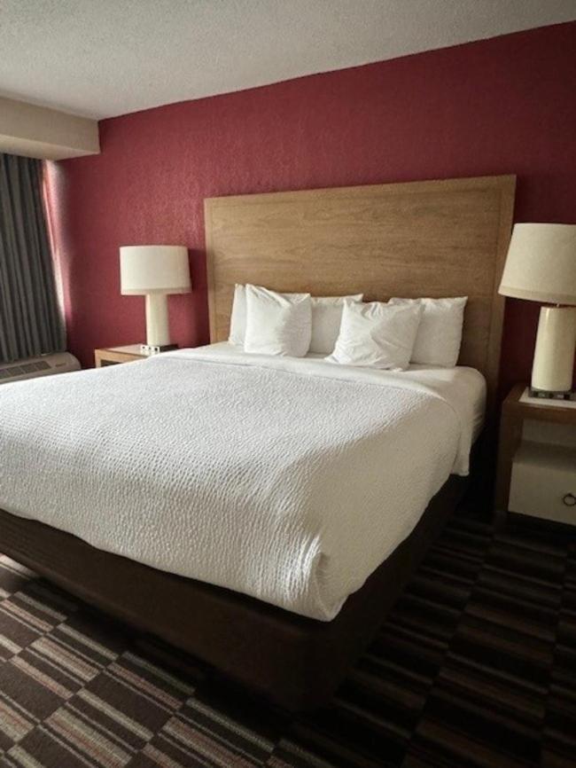 Ramada Plaza By Wyndham Charlotte South End Airport Hotel Kültér fotó